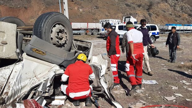 ۵ کارگر در تصادف تریلی و مینی‌بوس در خوزستان مصدوم شدند