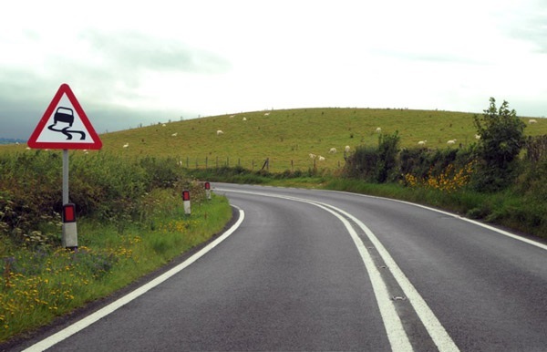 نصب ۲ هزار علائم و تجهیزات ترافیکی در محور‌های اهواز