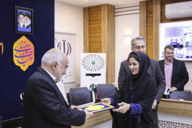 معافیت مالیاتی در راه سرمایه‌گذاران حوزه مهارت در خوزستان / توسعه آموزشگاه‌های جوار با هدف گسترش مهارت‌آموزی در دستور کار استانداری / تقدیر استاندار از افتخارآفرینان خوزستانی المپیاد ملی مهارت