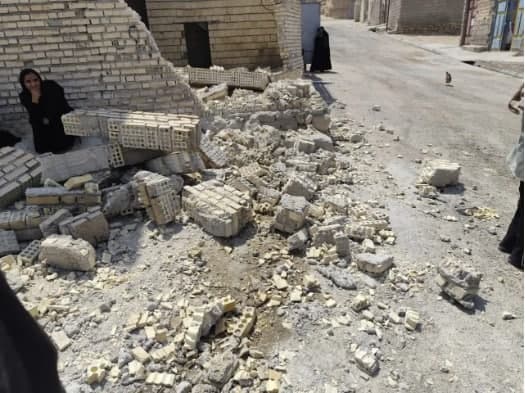 تنش آبی در باغملک حادثه آفرید/ تخریب یک خانه در اثر واژگونی خودروی تانکر آب